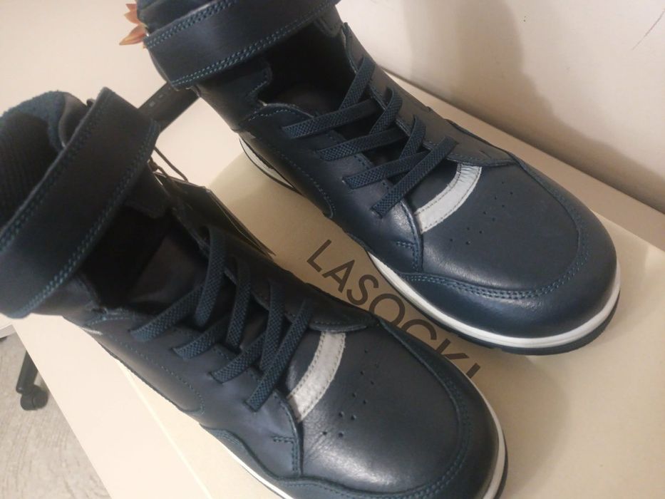 Продавам детски боти от естествена кожа