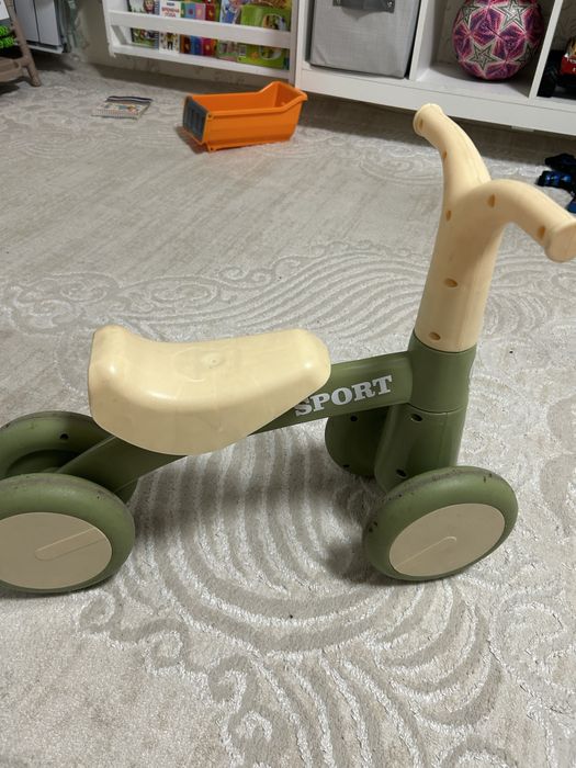 Продам беговел бу