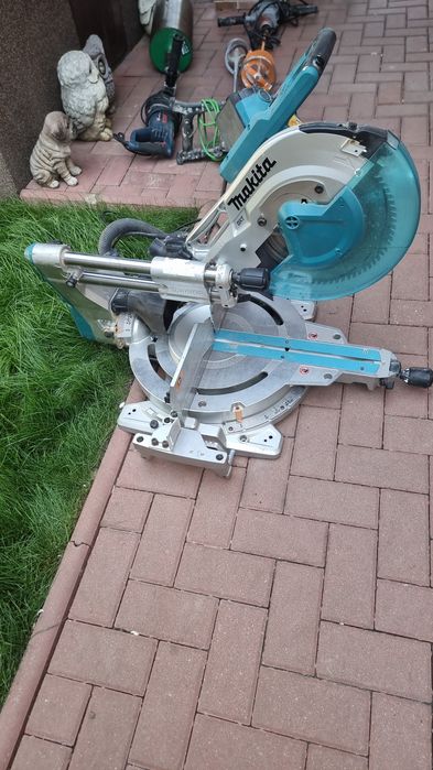 Circular makita ls 1219L