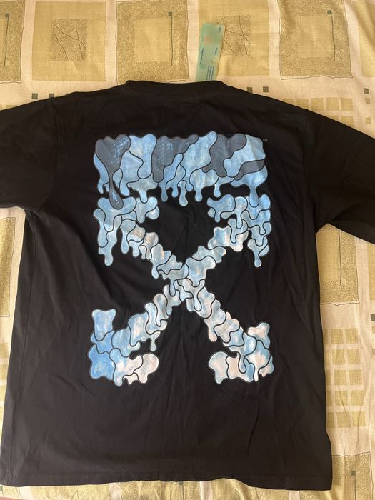 Оригинална тениска на off-white с етикет Размер S