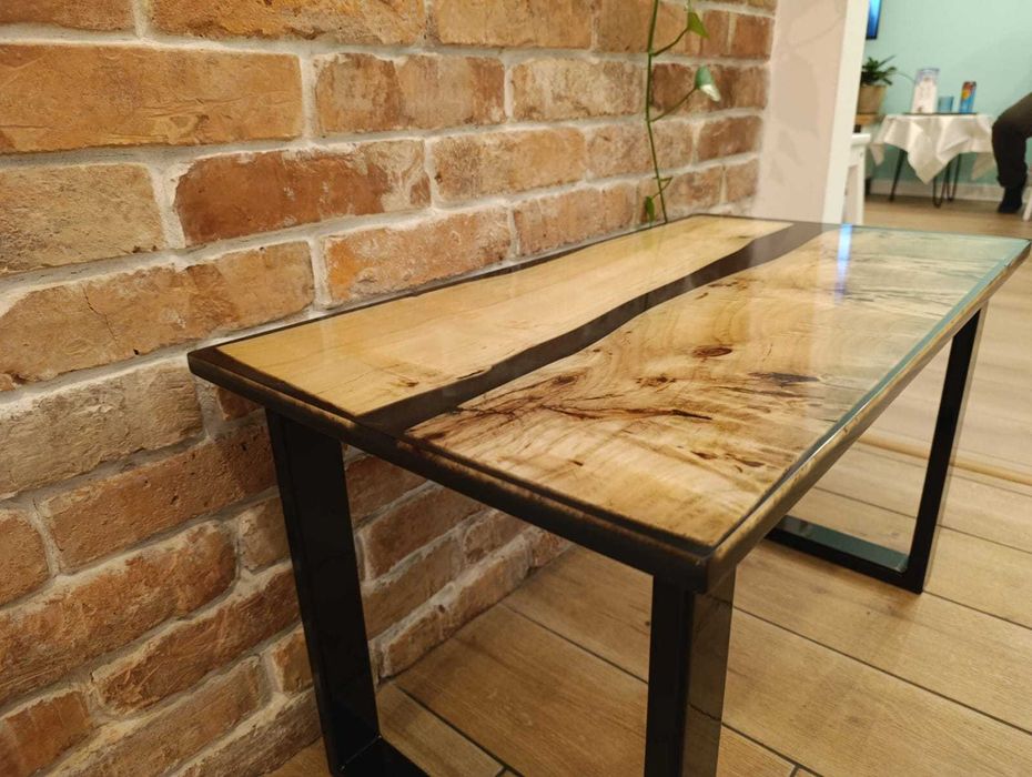 Măsuță de cafea/living din răsină epoxidică și lemn masiv