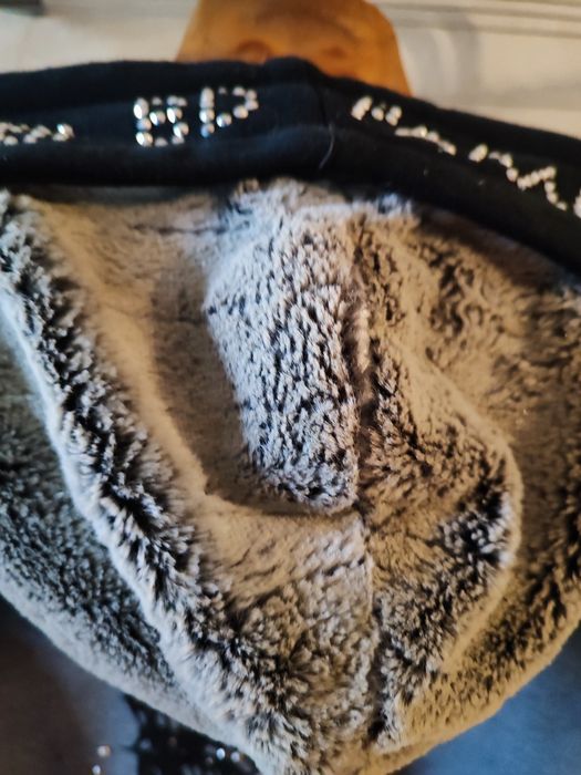 Бомбер теплый со стразами