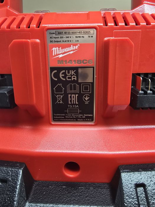 Многофункционално зарядно устройство Milwaukee M1418 C6