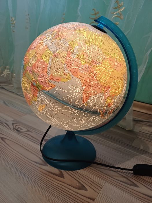Продавам Географски Глобус