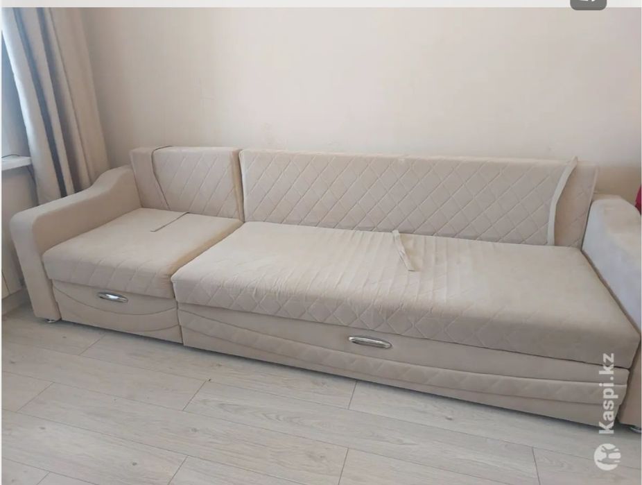 Диван большой бежевый