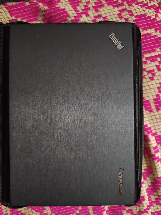 Vând laptop Lenovo ThinkPad husă shoc resistent