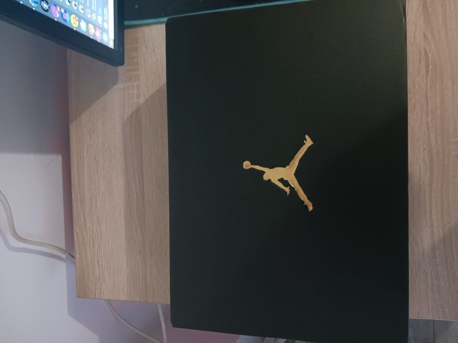 Jordan Max Aura Black and White