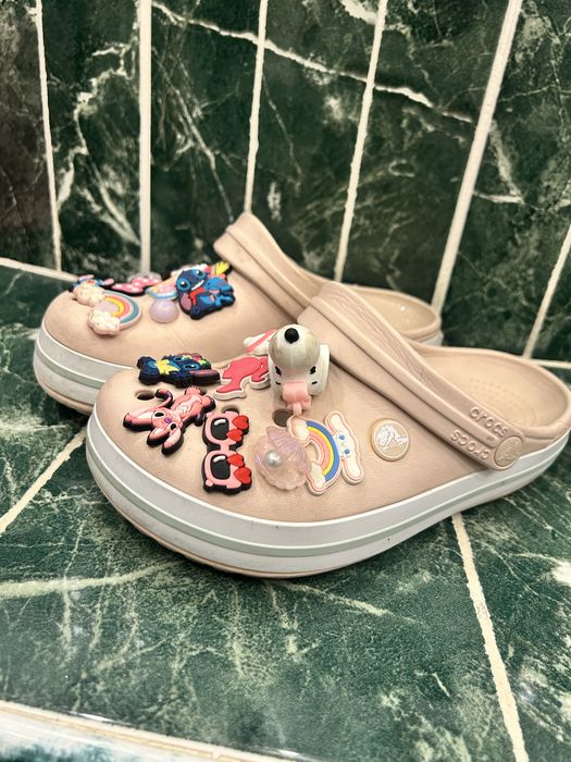 Vand 2 perechi de crocs