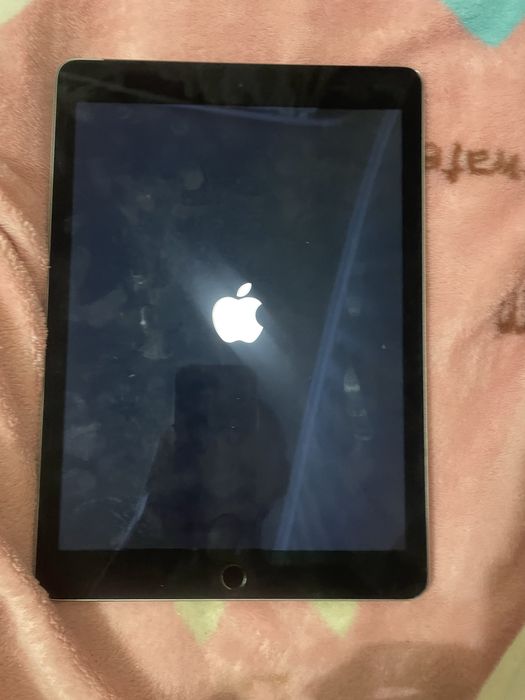 Айпад в хорошем состоянии не разбитый новый