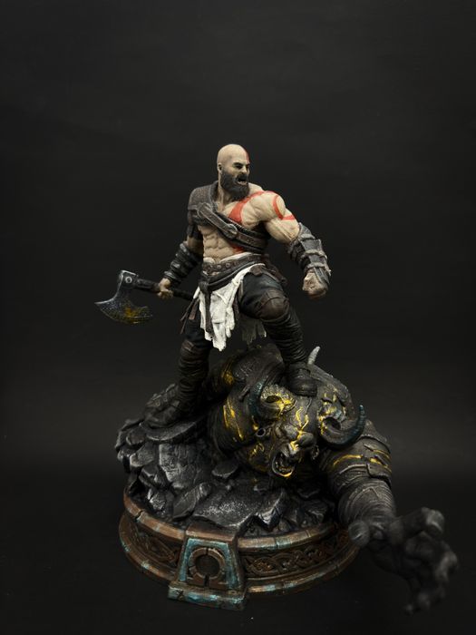 Statueta Kratos vs. Brenna Dauði – God of War 24 cm