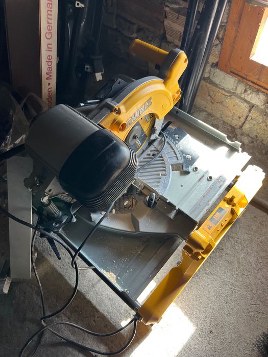 Настолен циркуляр Dewalt