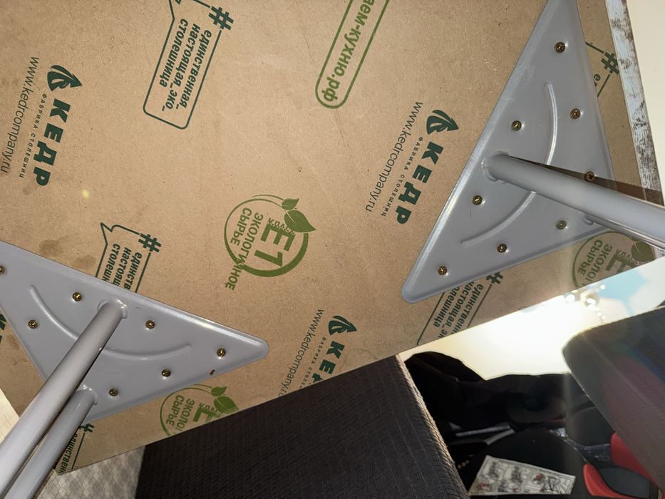 Продам стол + 3 стулья