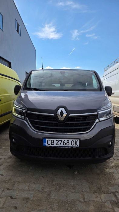 Пътнически бус под наем Автоматик 8 Местен Дълга база Цена от 59.99€