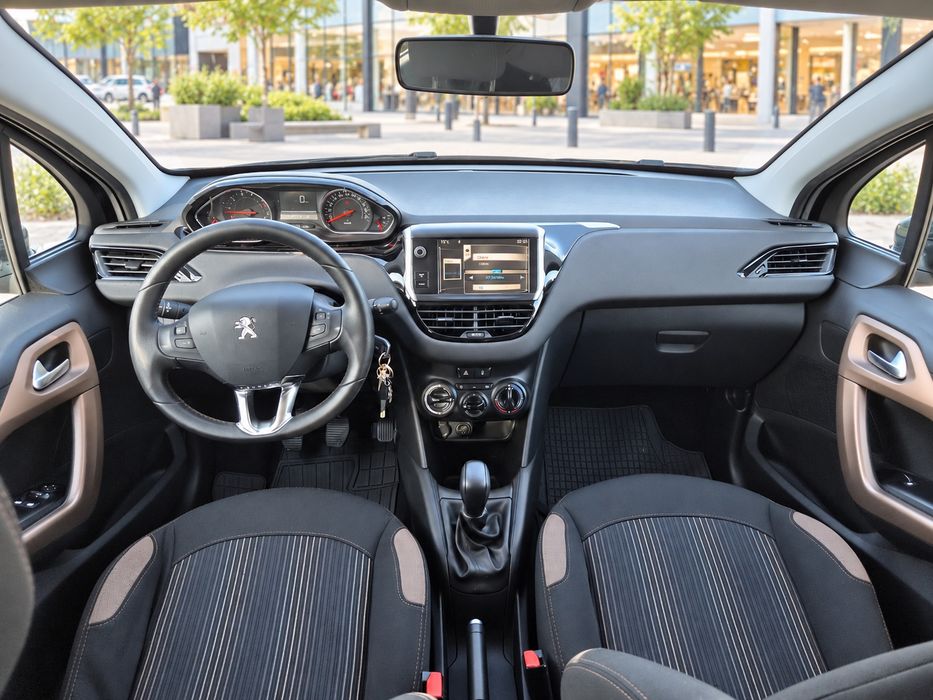PEUGEOT 208 0 — imagine 4