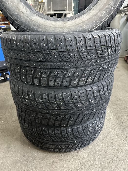 Kumho 215/60/16.     .