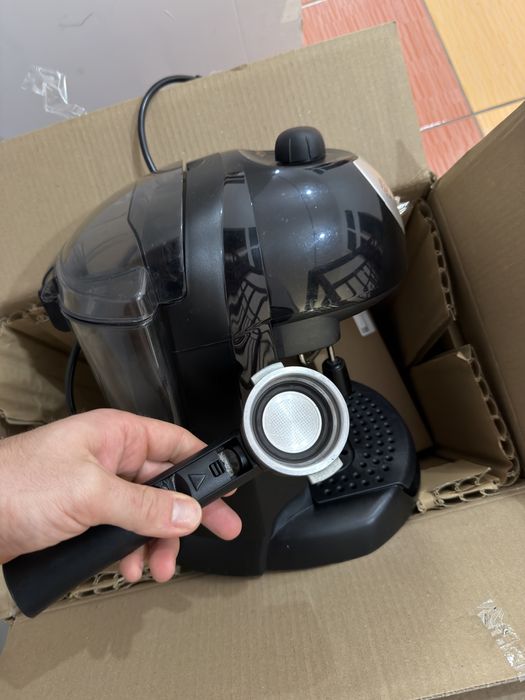 Vand aparat de cafea Delonghi