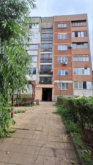 Продава се Тристаен апартамент в Кюстендил, Център - 73 кв.м за 688 €/кв.м - Снимка #2