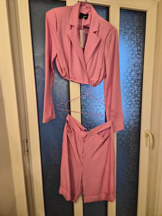 Дамски костюм от две части