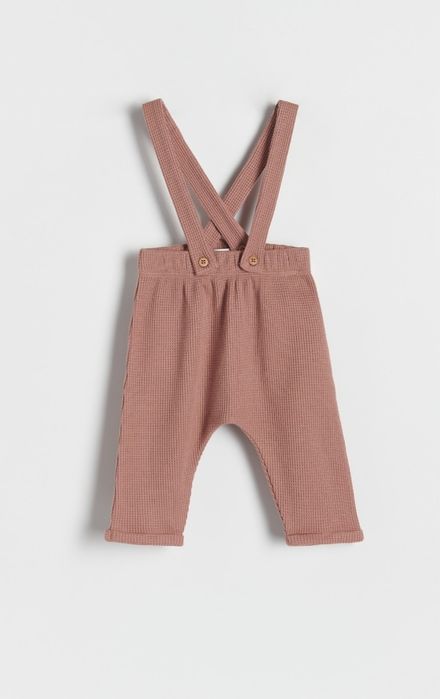 Pantaloni trandafiriu cu bretele RESERVED