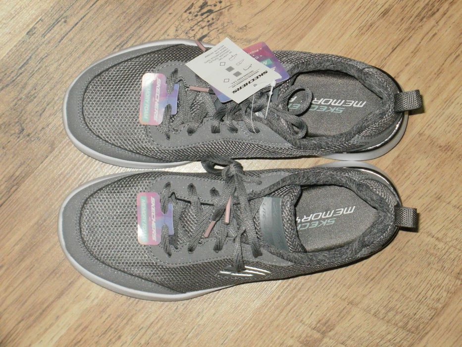 Skechers оригинални детски нови 36,5