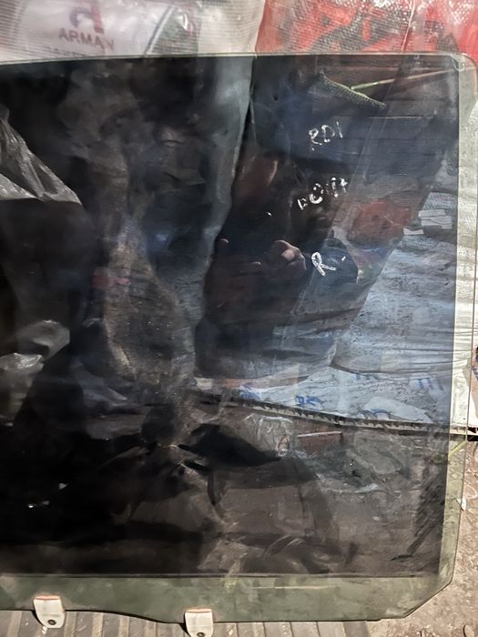 Продам боковые стекла японских автомобилей разные