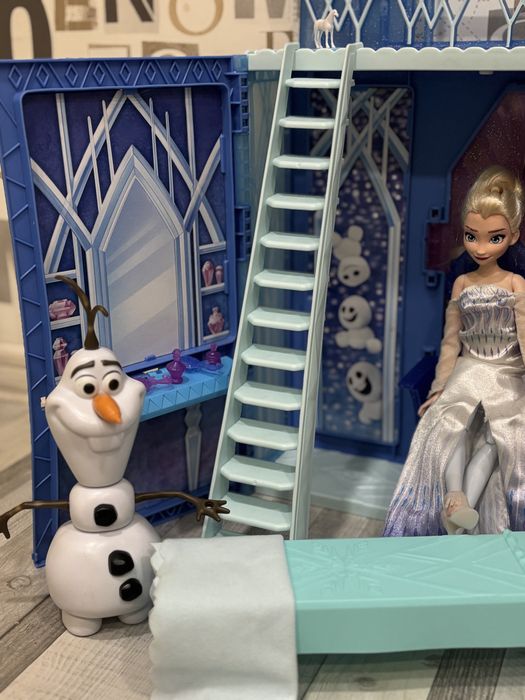 Замък Замръзналото кралство, кукли Disney