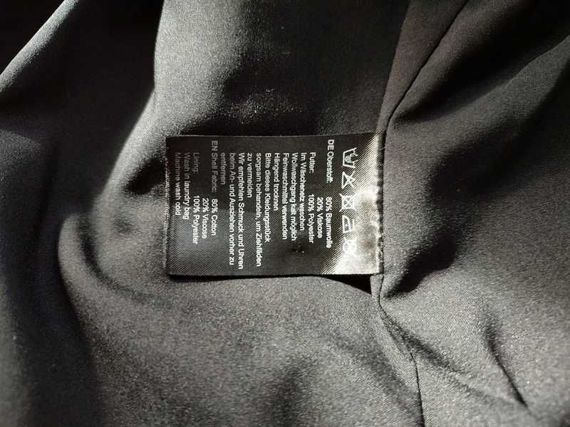 Sacou Hallhuber nr36 negru,  cu insertii la maneca clopot si buzunare