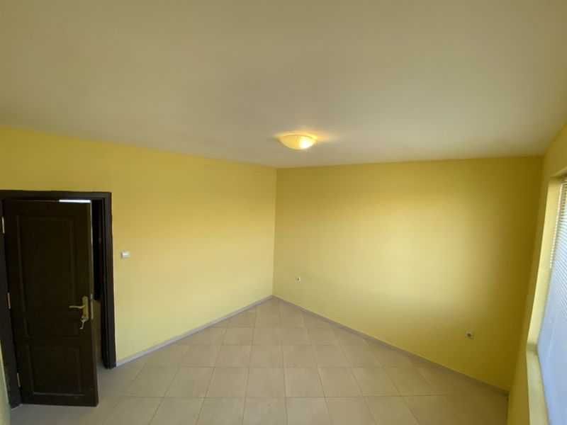 Дава се под наем Двустаен апартамент в Бургас, Лазур - 66 кв.м за 195 € - Снимка #2