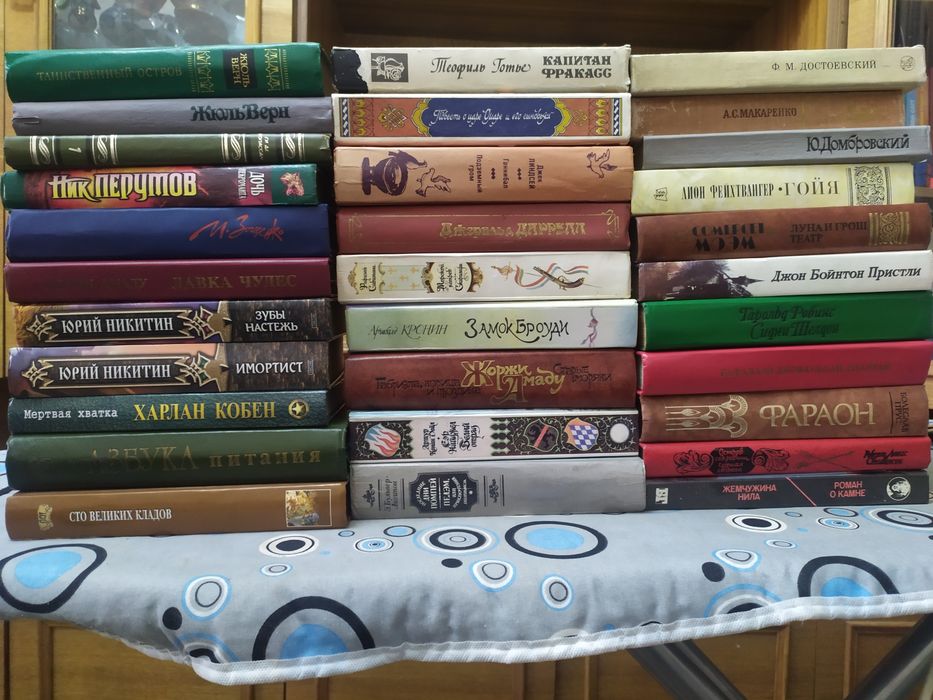 Продам книги по 300 тенге