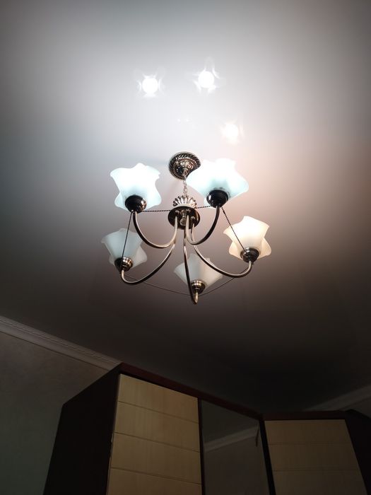 Продаётся люстра