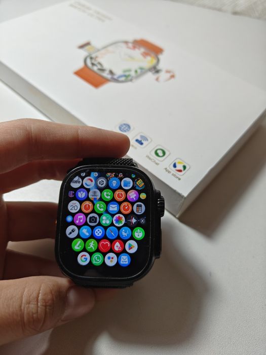 Часы с камерой на 180°.