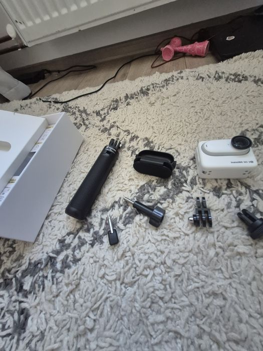 Insta360 go3s 64gb cu accesori si punga de carat folosit o  data