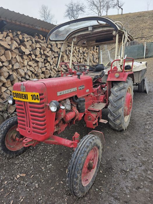 Tractor mccormik 320