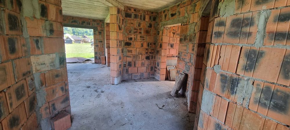 Casă la roșu + teren în localitatea Șieu, Maramureș