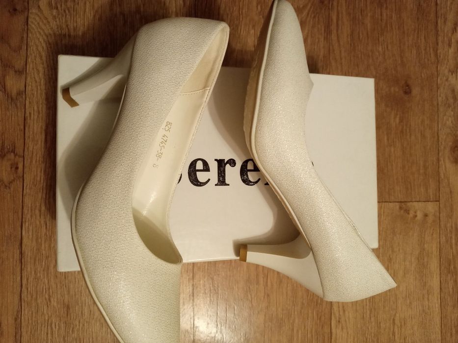 Продам туфли новые