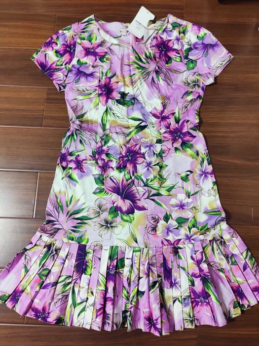 Vând rochii noi cu și fără etichetă