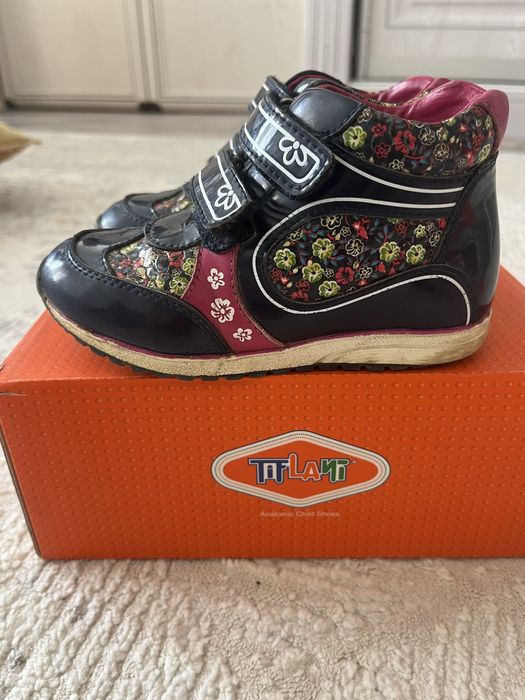 Продам детскую обувь