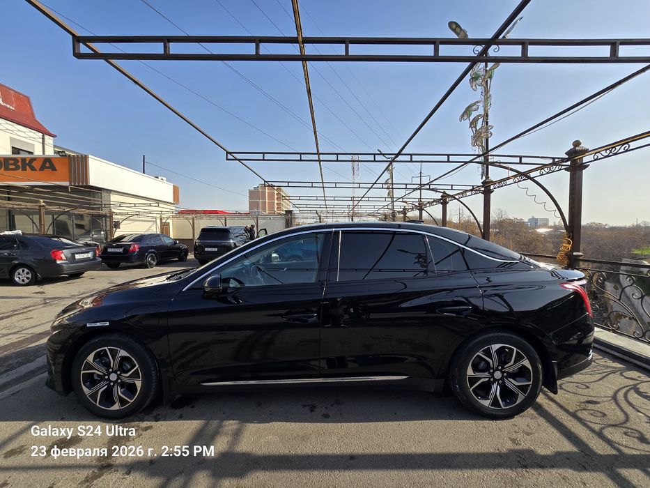 Hongqi  E-QM5 2024 йил сотилади