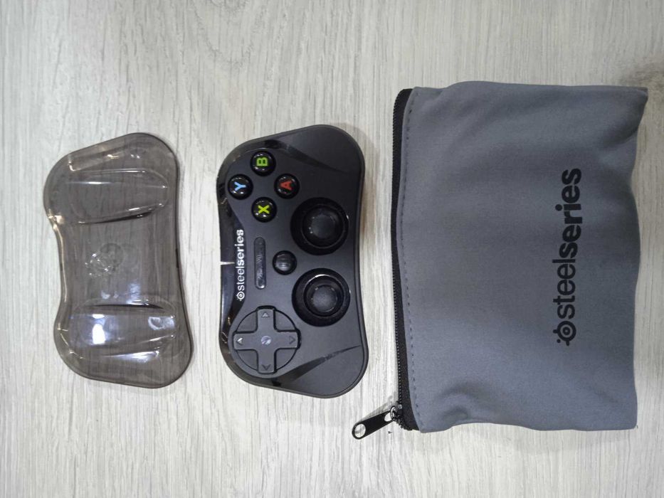 Безжичен контролер за игри на SteelSeries Stratus (черен)