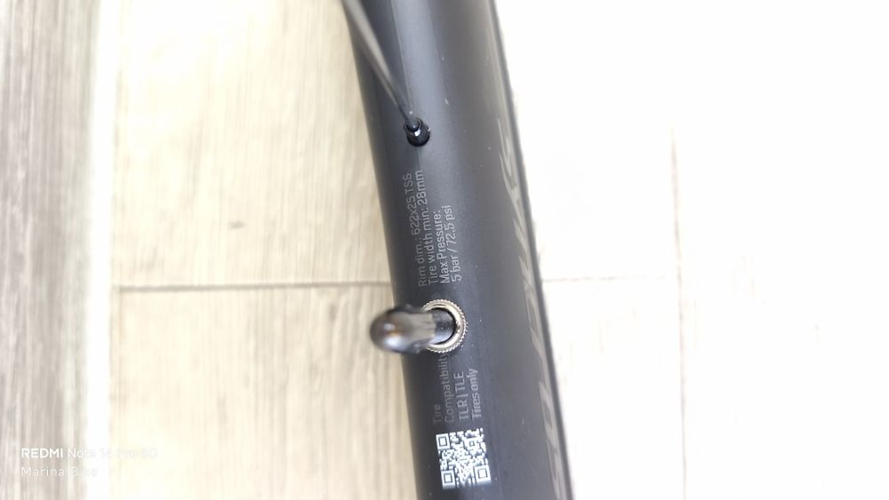 DEMO карбонов шосеен велосипед Scott Addict RC30 105 Di2 Capital 2025 | L