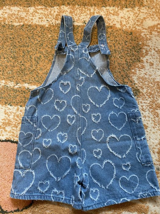 Vând salopetă scurtă pentru fete, mărimea 104-110