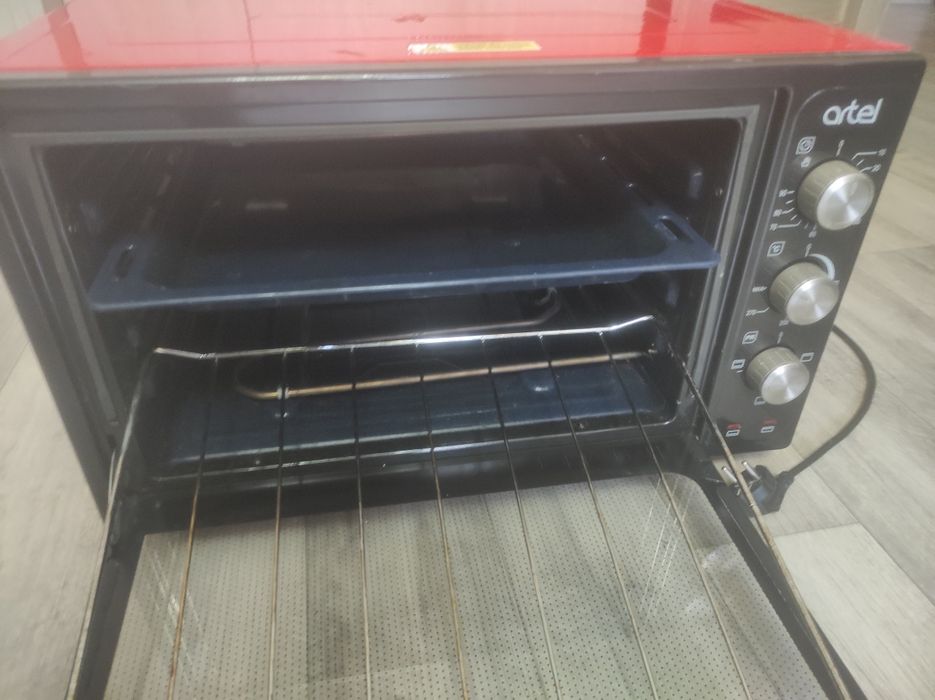 Продам духовку Artel