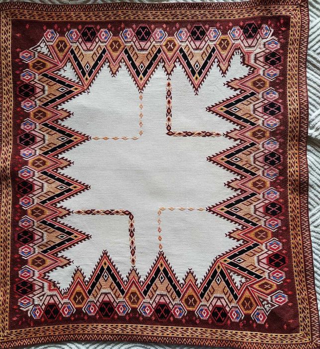 Ръчно шито декоративно битово каре на панама