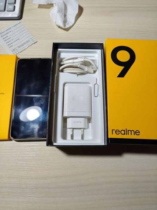 Продам смартфон Realme 9,