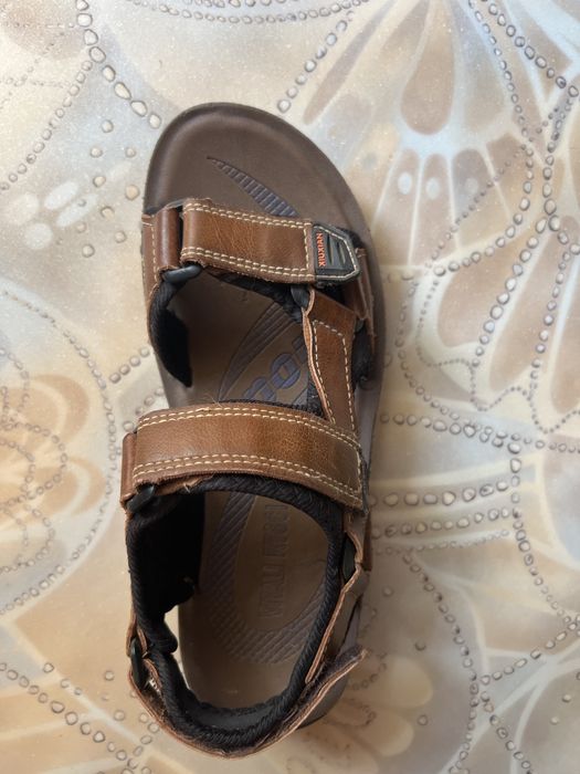 Продам сандали на мальчика 38 размер