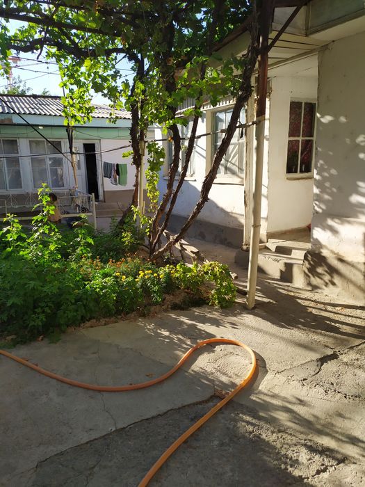 Дом на участке 4,35 сот. От М.Улугб. военкомата 100метр. Есть варианты