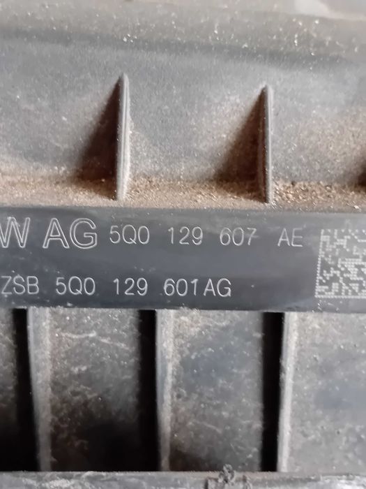 Carcasa Filtru Aer Debitmetru Aer Vw Passat B8 Golf 7 1.6 Tdi Motor DCX Cod 5Q0129607AE 04L906461B