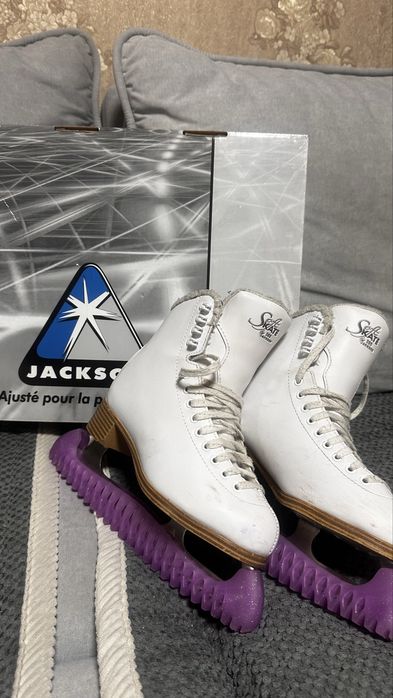 Продам Профессиональные коньки Jackson