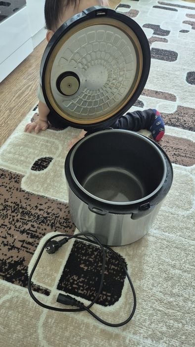 Мультиварка продается