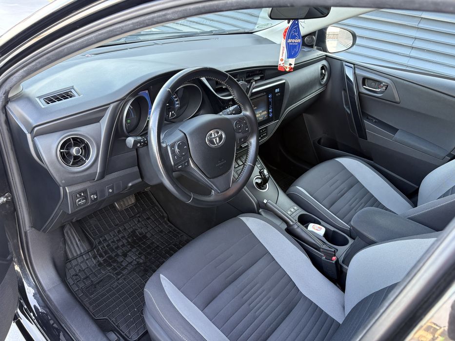 - Toyota Auris 1.8 Hybrid 2016